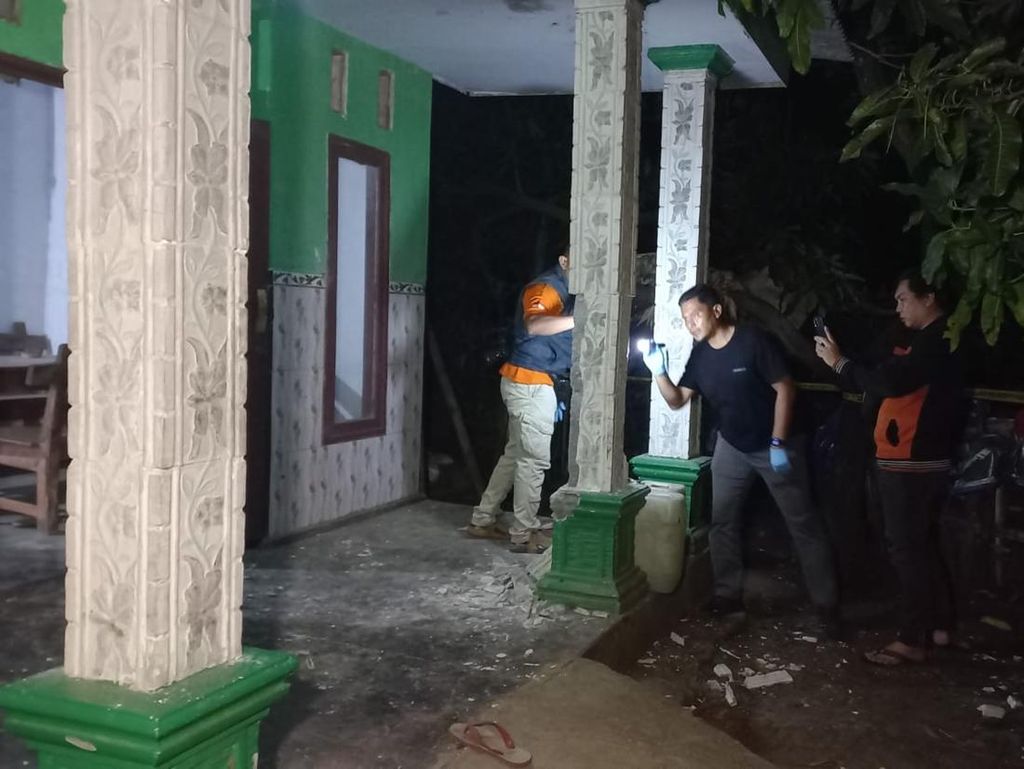 Nenek 92 Tahun Dilempar Bom Ikan di Teras Rumah gegara Dituduh Dukun Santet